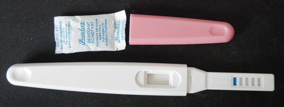 Sensibilité Hcg Test rapide d'urine Cassette/ bande/ stylo 5 à 15 minutes Temps de lecture 24 mois Durée de conservation