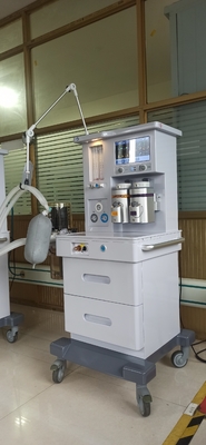 La machine d'anesthésie peut être installée avec le système de collecte des gaz d'échappement AGSS